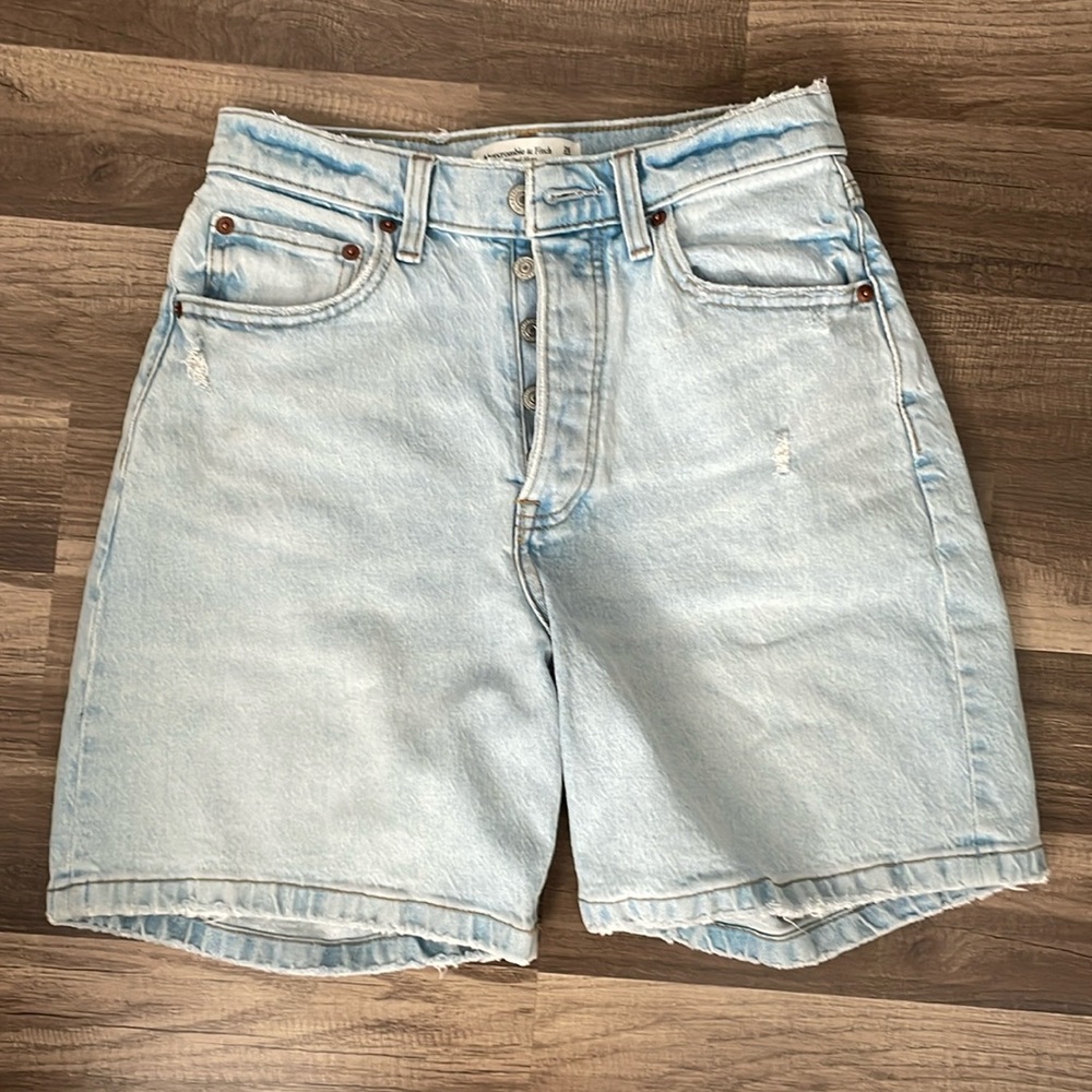 The 7” Dad Short High Rise Abercrombie & Fitch